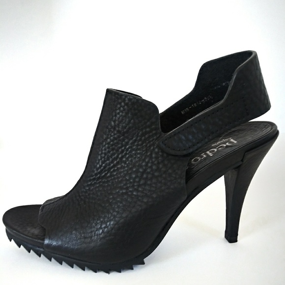 Pedro Garcia Shoes - Pedro García Pebble Leather Black SlingBack Heels